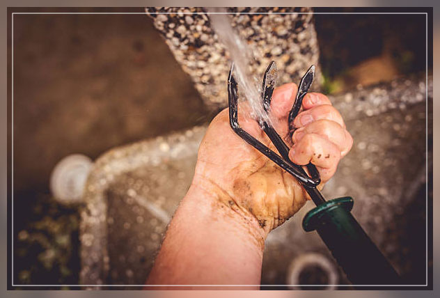 cleaning garden tools